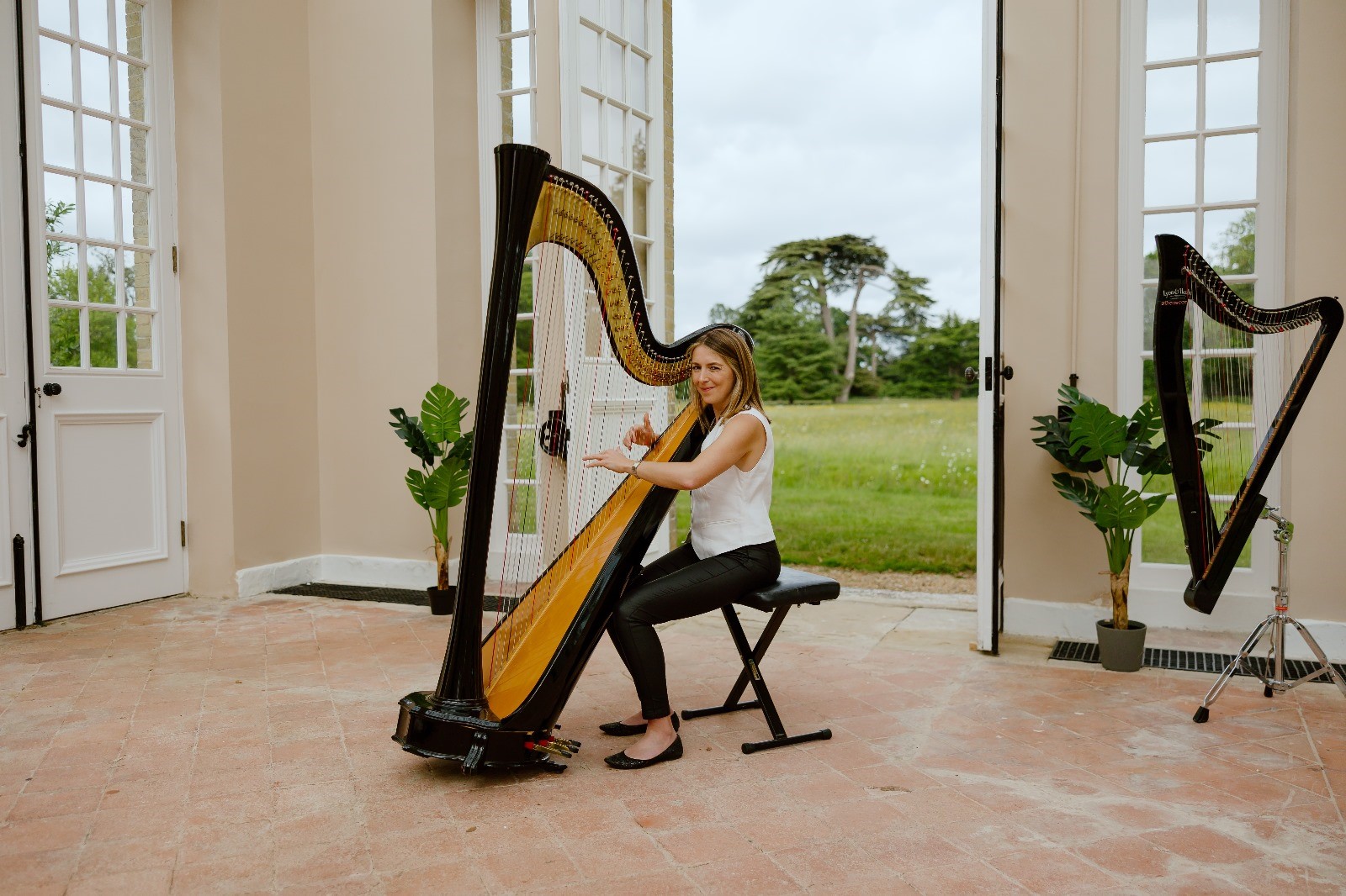 Katie Salomon
@WiltshireHarpist
WiltshireHarpist.co.uk